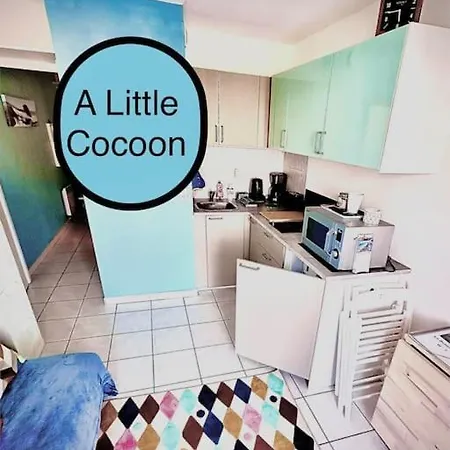 Petit Cocon Près De La Grande *