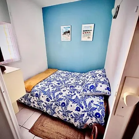 Petit Cocon Près De La Grande